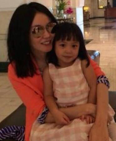 不拼亲妈拼干妈 星二代的超大牌干妈