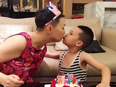 不拼亲妈拼干妈 星二代的超大牌干妈