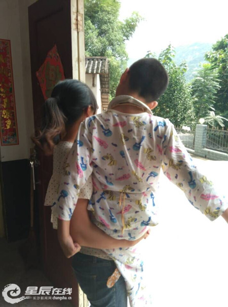长沙市特殊教育学校为143名残障儿童“送教上门”