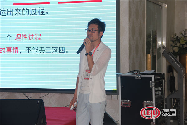 图为活动现场 图为活动现场