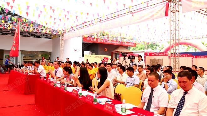 “我是大师”浩天装饰分战赛活动到场嘉宾与众多观众 “我是大师”浩天装饰分战赛活动到场嘉宾与众多观众