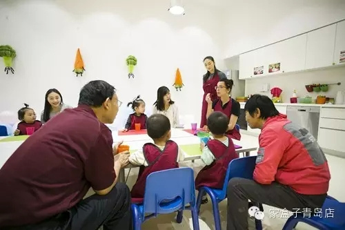 家盒子厨艺公开课首秀 小小厨师忙不停