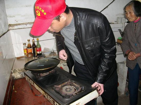 庄行镇西校村深化宅基课堂功能引导群众民主自