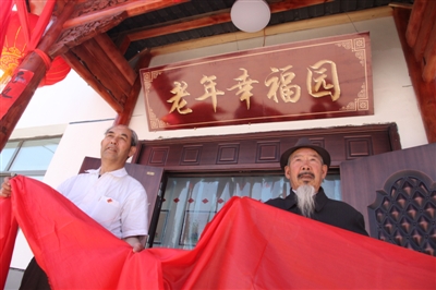 三严三实举措按照“作风现状由群众评价,查摆问题由群众评议的工作思路,全区各区级干部深入农村社区、学校企业,问症于民,掀起了大走访、大调研、大排查、大整改的热潮。