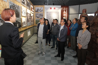 青海新闻网讯 棚户区建设怎样了?门源路片区改造进展如何?居民有没有真正享受平抑物价优惠?田间大棚的蔬菜卖得好不好?一系列关乎民生的问题摆在了干部眼前,干部作风扎不扎实?“三严三实”专题教育究竟成效如何?百姓心中早已有了一本明白账。