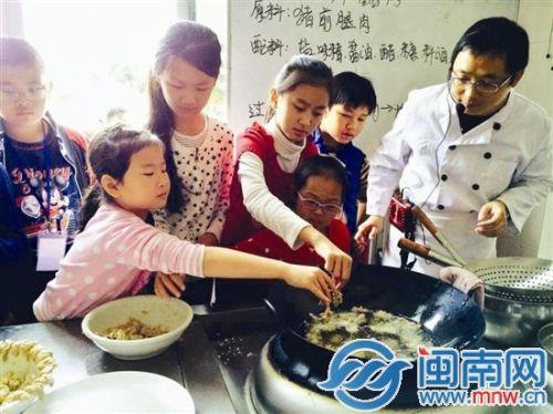 海都小记者第四期“小厨师”课堂开课 小记者学