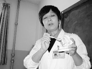 主讲专家教大家如何正确刷牙