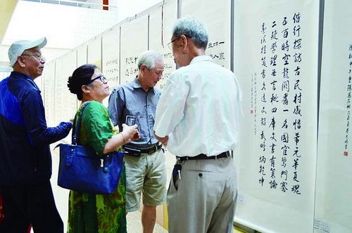 91岁巧手老太太缝制精美小鞋当“家礼”