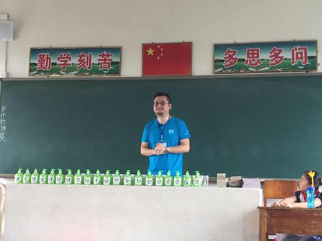寓教于乐,爱心观察团游戏互动讲述用水健康