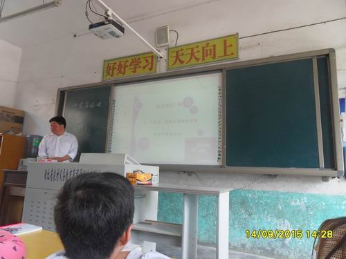 （十堰）竹山：校长带头上好公开课 引领青年教师健康成长