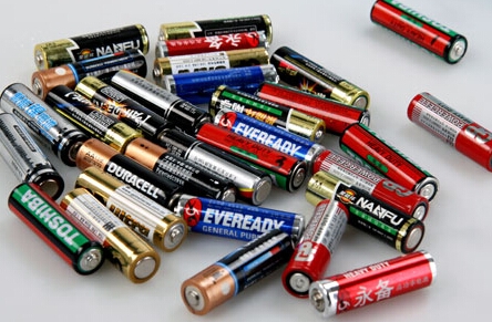 未满月婴儿误吞电池 感染肺炎不断吐奶抢救无效夭折