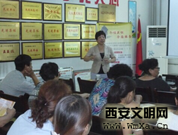 枣园街道举行政协委员接待日暨居家养老知识讲座活动