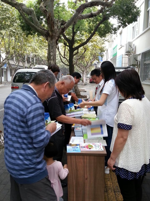 全国科普日开展安全知识进社区宣传活动