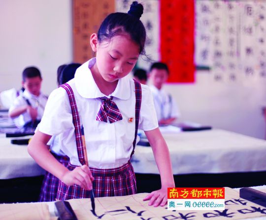 玉律小学开展丰富多彩的艺术课程。