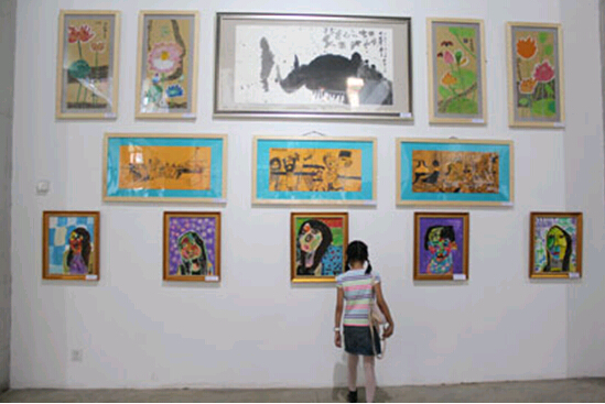北京快乐娃娃儿童美术作品展开幕