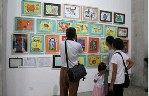 北京快乐娃娃儿童美术作品展开幕
