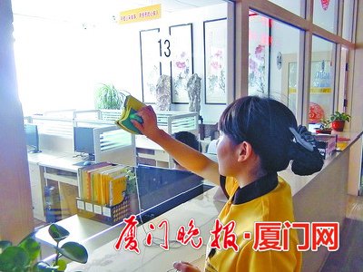 打扫干净回家过年,单位也预约大扫除。