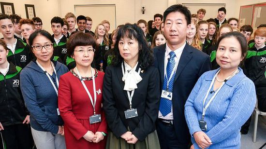 中国老师走进英国课堂：学生称压力大、老师遭遇尴尬