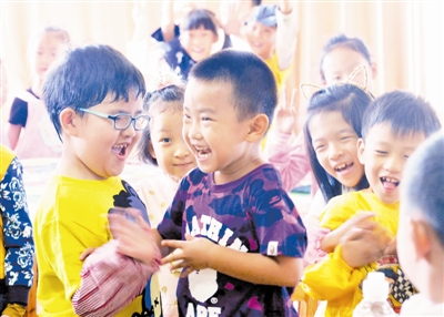 少年宫为假日父母不休息的孩子开设爱心课堂