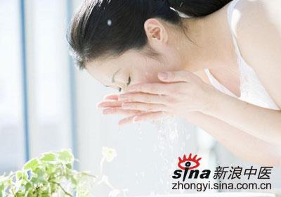 洗脸水加点“料” 永远不加“斑”