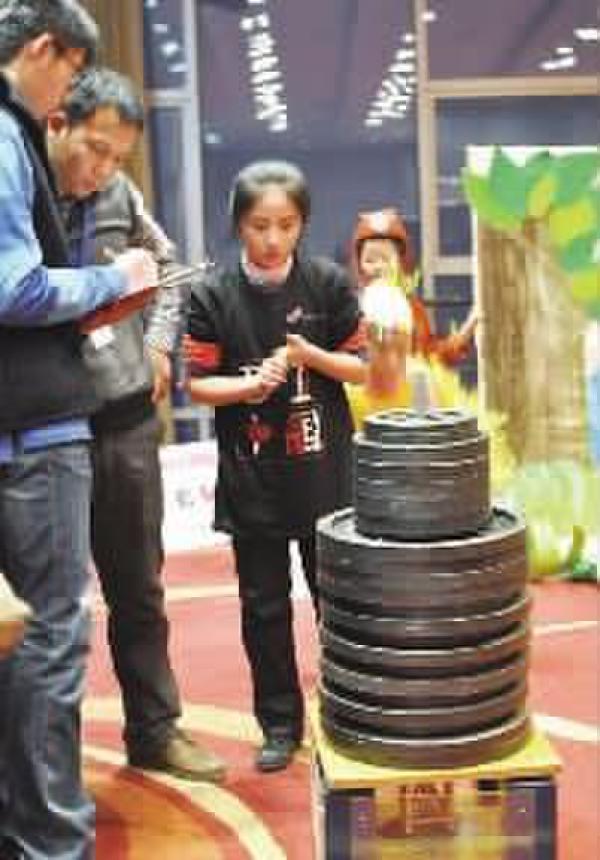 天心区选手参加2013—2014DI创新思维大赛亚太区北京国际邀请赛结构与建筑设计类比赛。