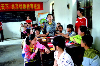 孩子在漫画中学习安全常识