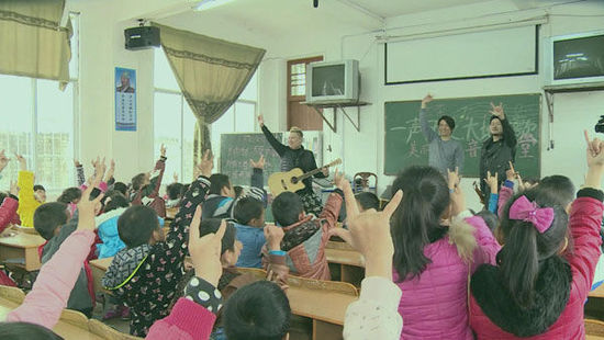 《美丽乡村音乐课堂》叶世荣手把手教孩子们弹吉他