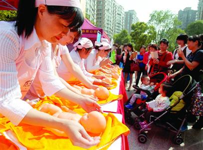 上海家政业调查:雇主偏好年轻保姆 保姆最关心养老保险
