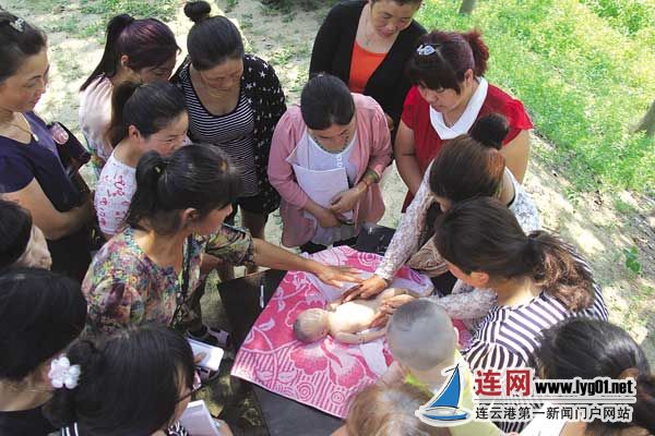 好月嫂难找 家政服务亟待摆脱“中介+村姑”模式