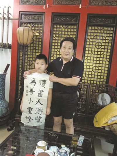 社区流动儿童有了书法兴趣课