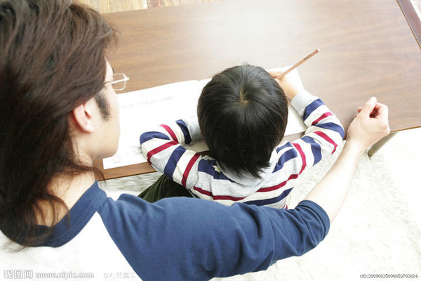 要不要陪孩子写作业?