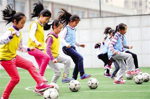 江南小学校园足球开展得有声有色