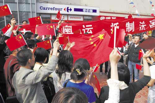 公司家乐福则成了众矢之的. 不过,中国民众抵制家乐福的消