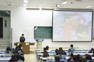 高校另类选修课好玩 桥牌课教你像绅士一样打牌
