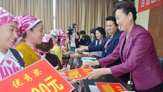 侯汉敏,新疆家政服务整体水平要在体面中传帮