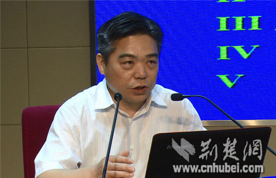 武汉大学人民医院院长唐其柱作首讲/