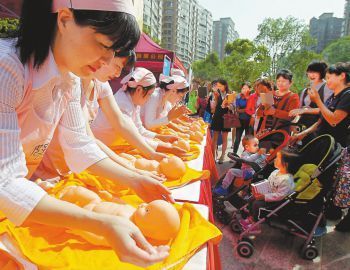 上海市“金牌”家政员现场展技能