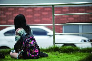 目击者首发声：老人并非被撞倒
