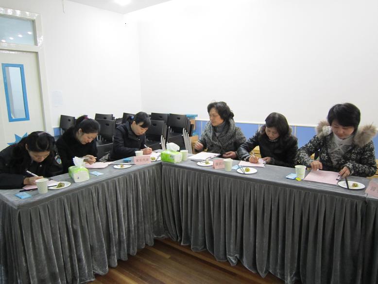 南阳实幼举行第四届 营养员厨艺大比武 活动