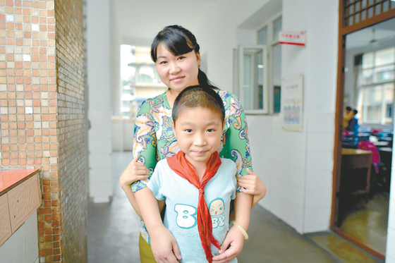 菜贩妈妈站上儿子课堂讲台 讲人生经历教孩子自