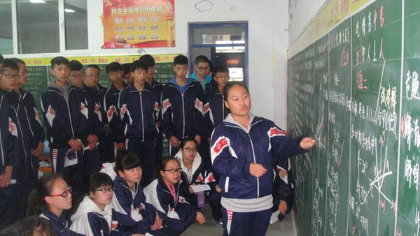 陶淑菊市长走进集宁新世纪中小学的高效课堂