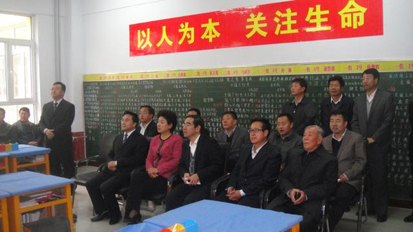 陶淑菊市长走进集宁新世纪中小学的高效课堂