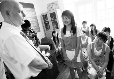 保姆的身份到京进行勤工俭学的四川大学生请外籍教师 请保姆多少钱_请外籍保姆_为国内外籍家庭,高端及广大市民