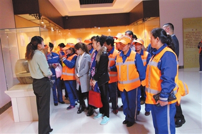 城市美容师 美化大银川 人工保洁“银川模式”