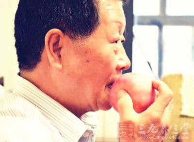 更是吸引了好多老人参加 更是吸引了好多老人参加
