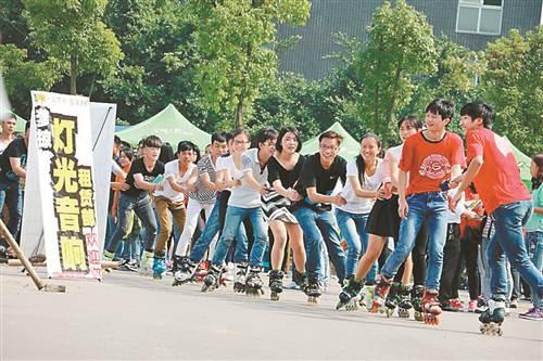 高校社团火爆 让人欢喜让人忧