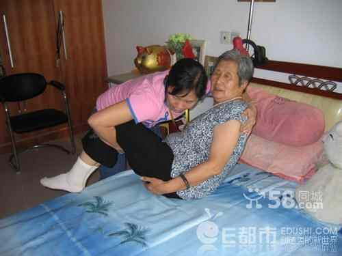 找保姆,找月嫂,育儿嫂 《找保姆月嫂》:云南保姆月嫂服务:我想找家政工作,早出晚归的。做过一年多