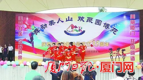 我市计生协会会员活跃在基层,用群众喜闻乐见的形式传播婚育新风。