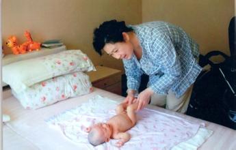 月嫂业因“躲羊年”遇冷 全面二孩后或将回暖