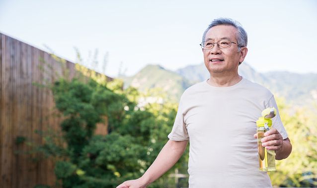 46岁住家保姆频频示好,69岁老人：工资可以给,但
